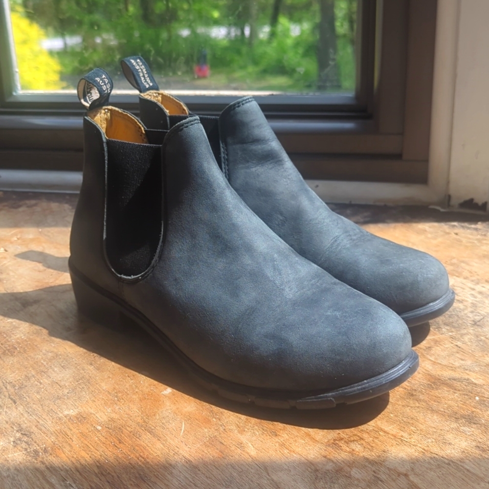 Barely Worn Blundstone Booties